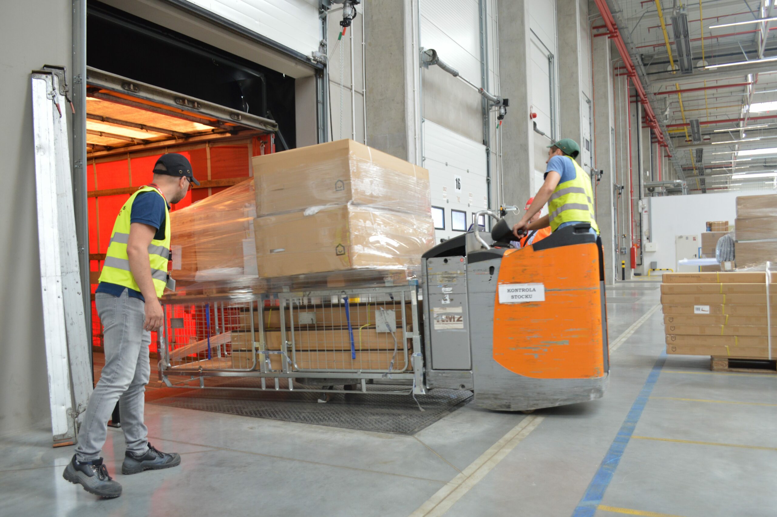 Castorama using SmartCube Jumbo to move products in a more efficient way